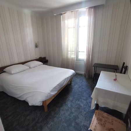 Hotel Le Tourisme Амбрюн Екстериор снимка