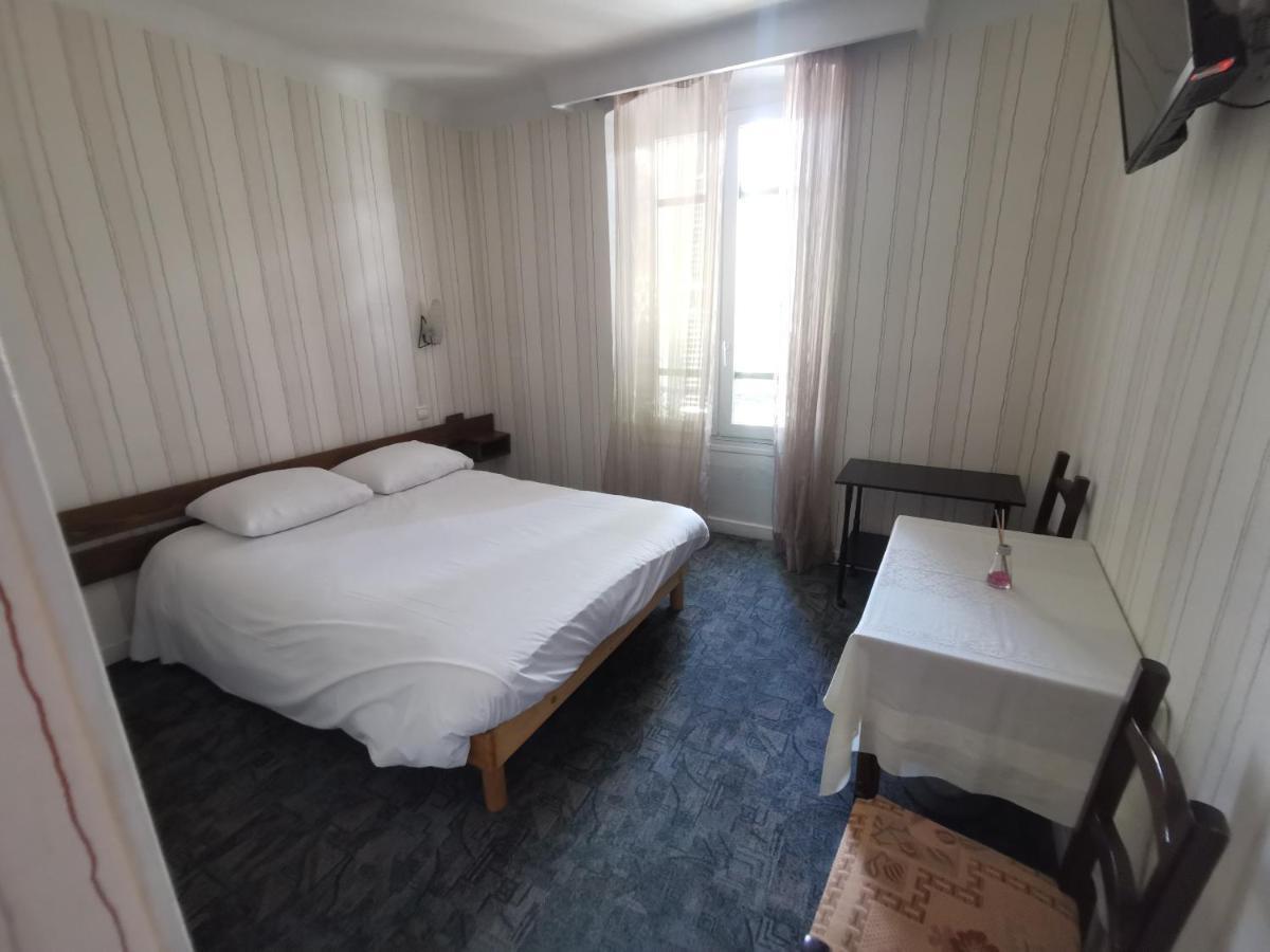 Hotel Le Tourisme Амбрюн Екстериор снимка