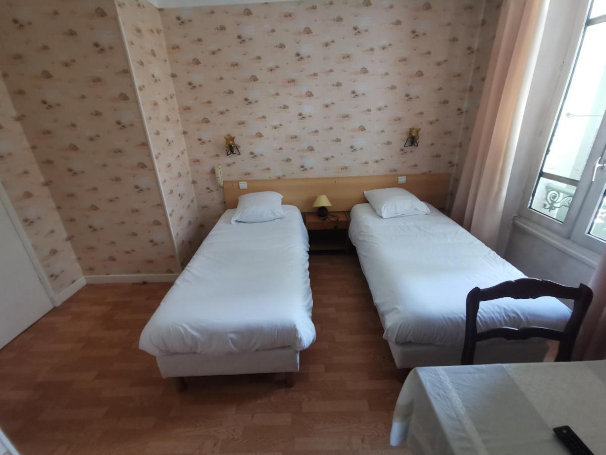 Hotel Le Tourisme Амбрюн Екстериор снимка