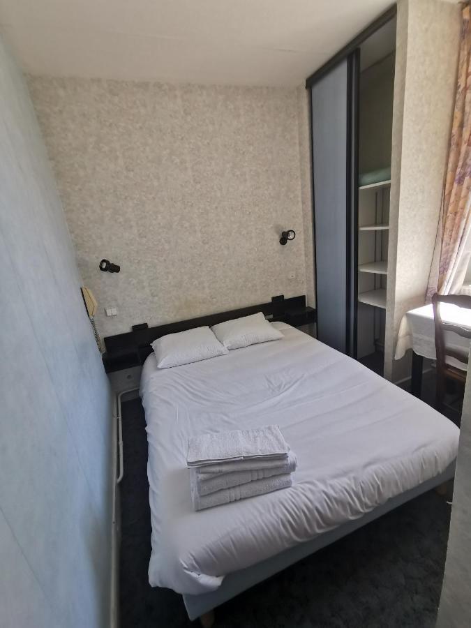 Hotel Le Tourisme Амбрюн Екстериор снимка